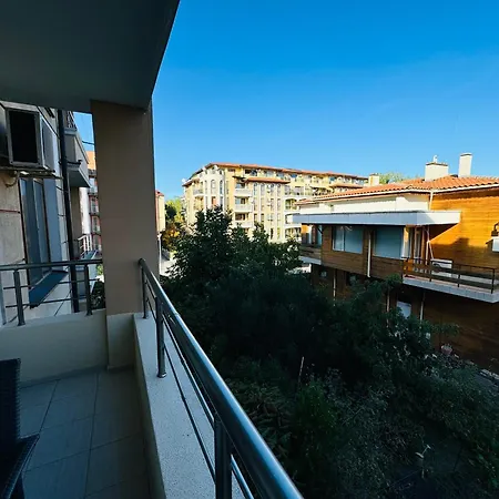 Saint Elena Complex 47 *